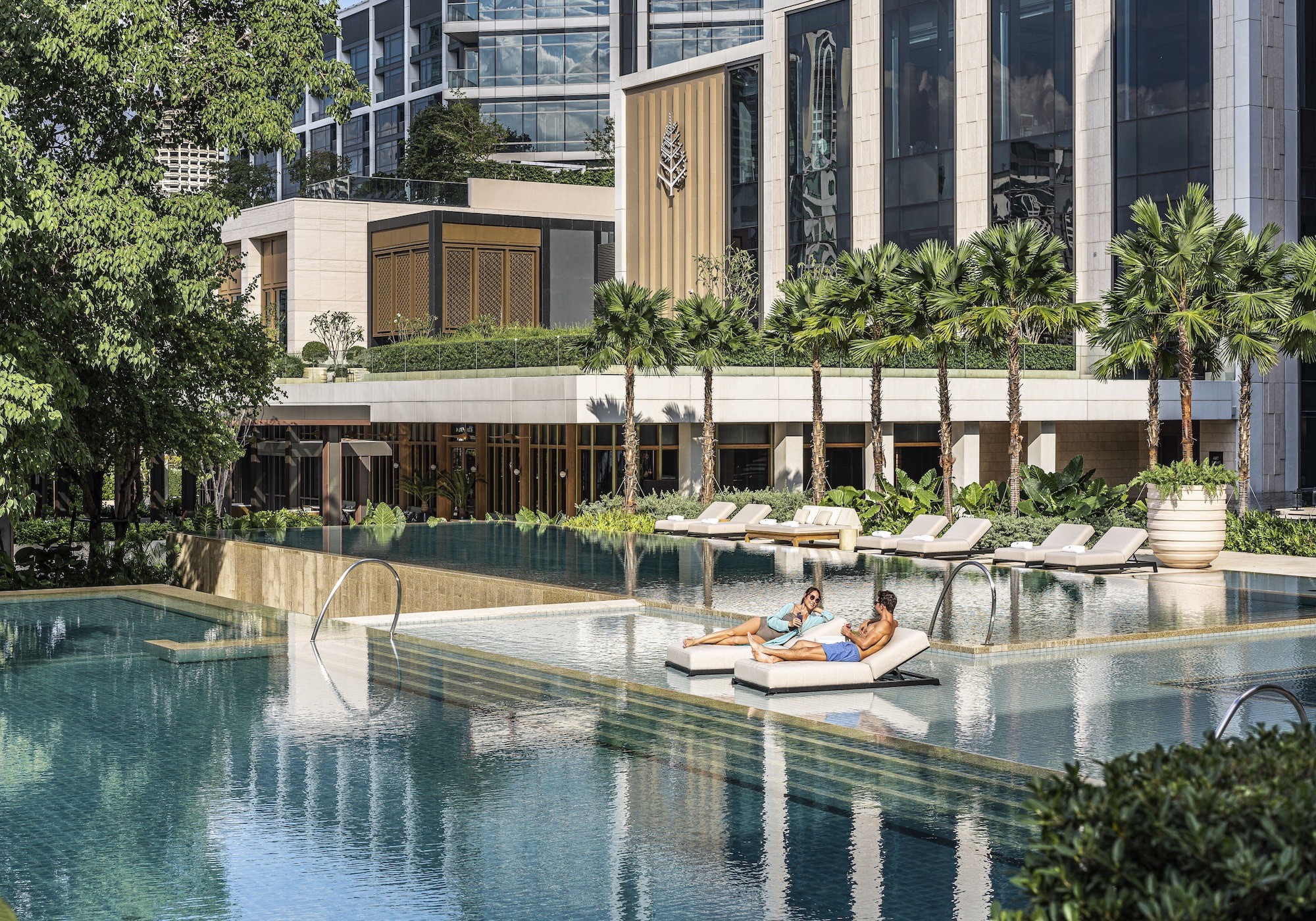 포시즌스 방콕 야외 수영장